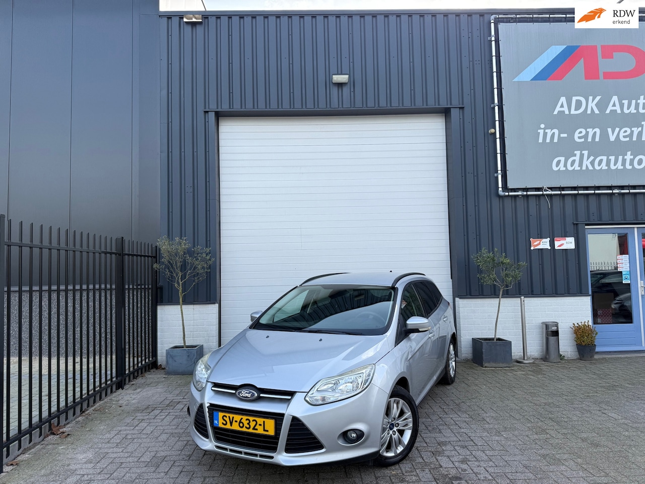 Ford Focus Wagon - 1.0 EcoBoost Trend NAVI/STOELVERW/TREKHAAK/PDC/MOOIE AUTO - AutoWereld.nl