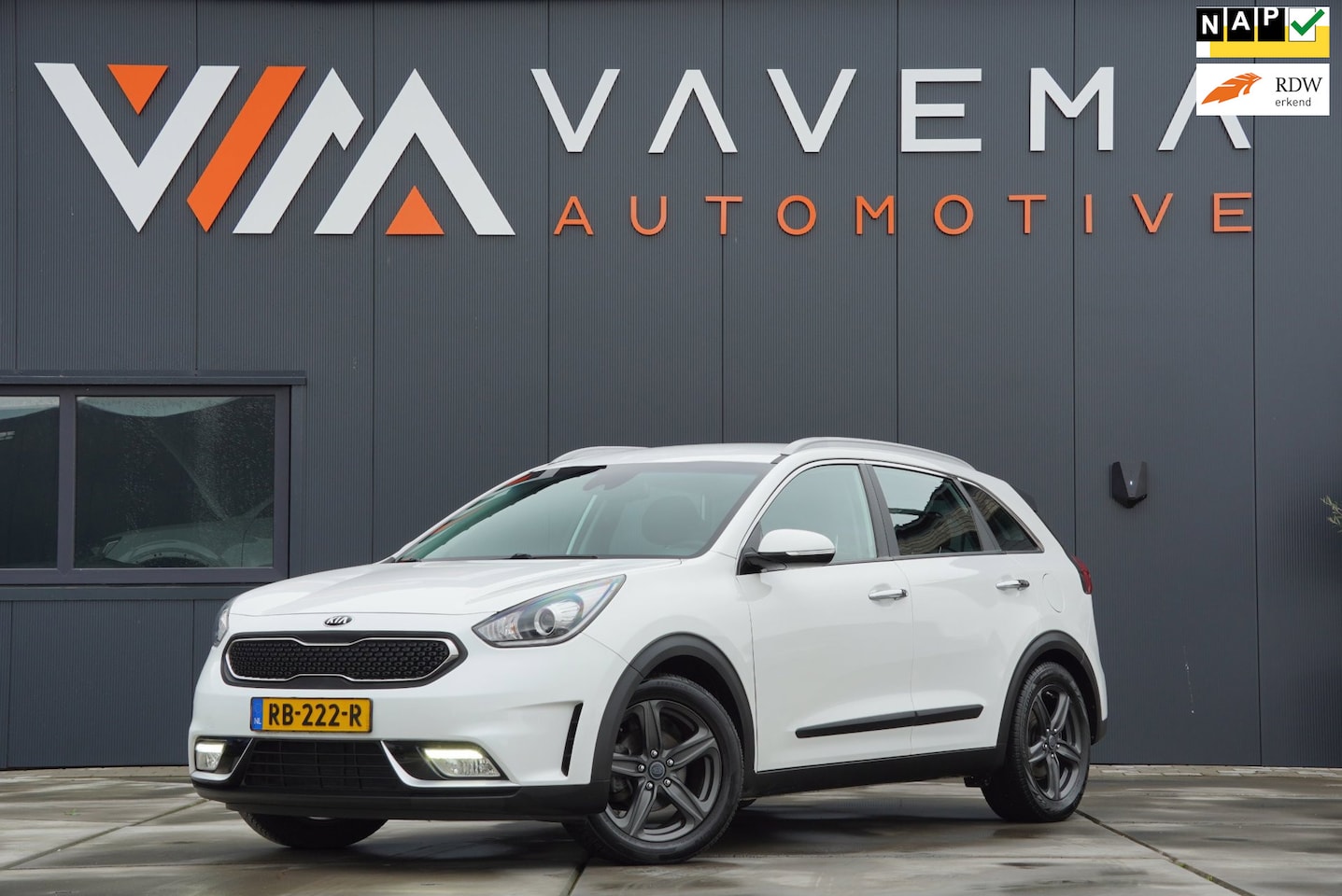 Kia Niro - 1.6 GDi Hybrid ExecutiveLine 2017 Parelmoer wit Automaat Trekhaak Airco Clima Cruise contr - AutoWereld.nl