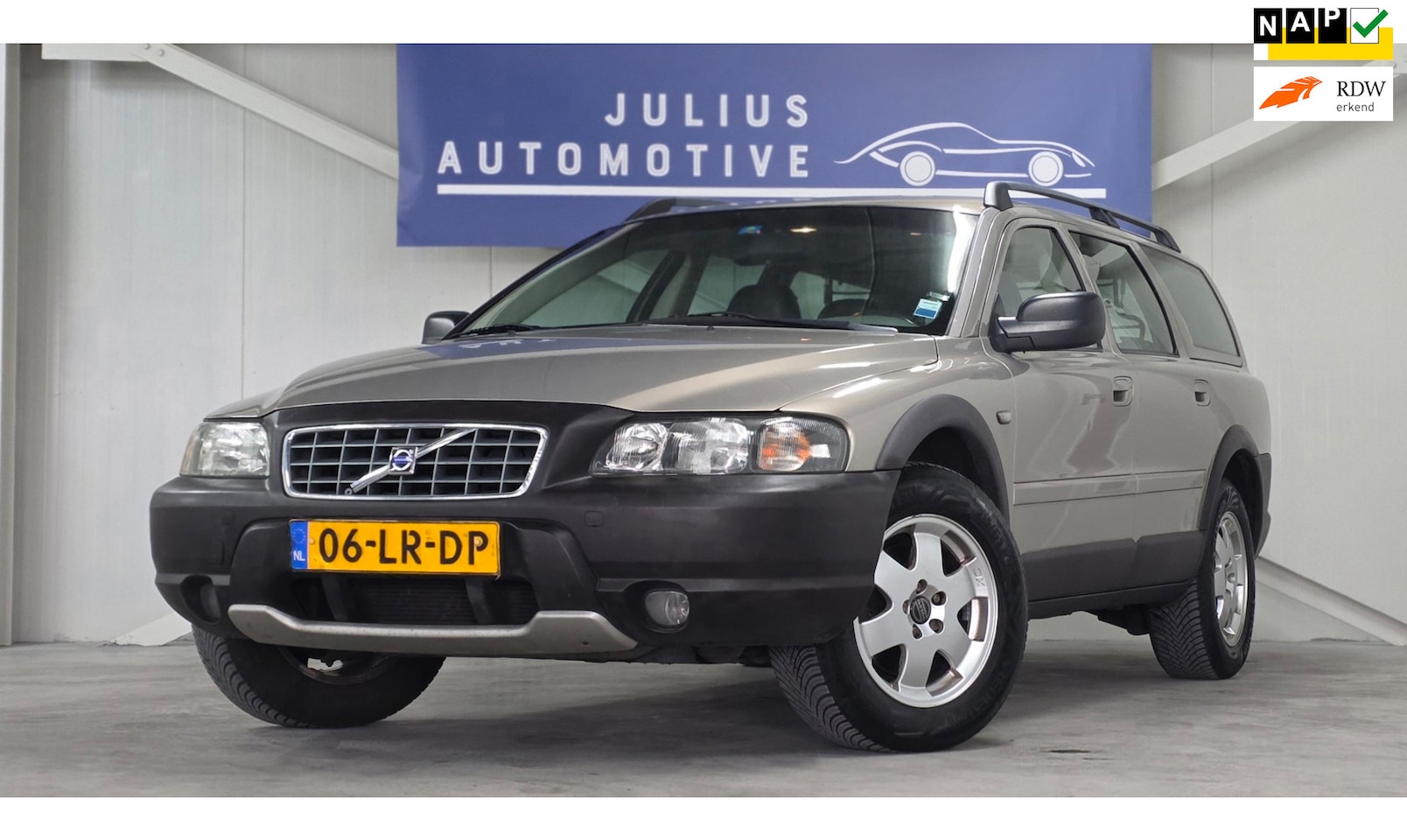 Volvo XC70 - 2.5T Trekhaak Netjes Airco Garantie! - AutoWereld.nl
