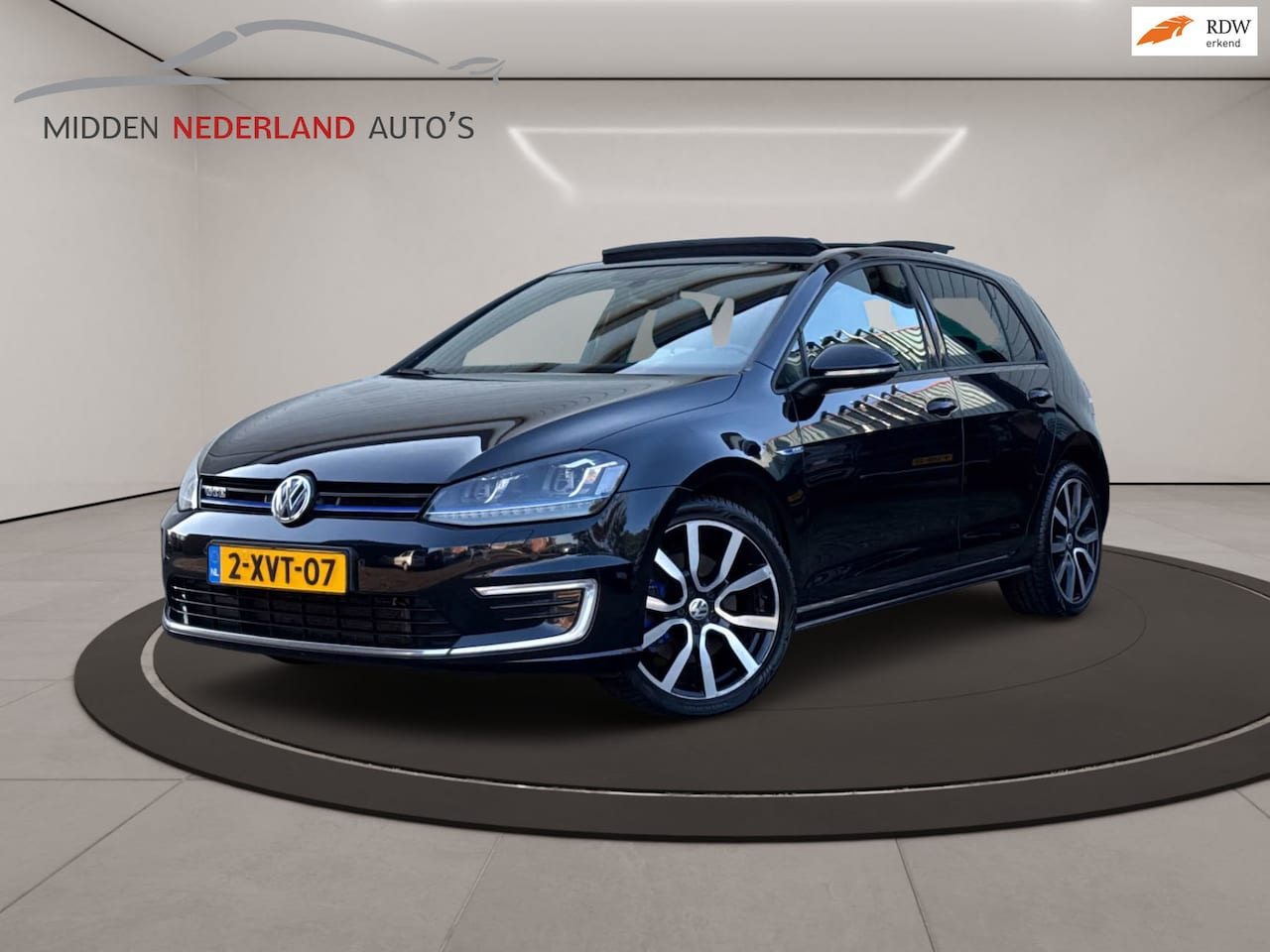 Volkswagen Golf - 1.4 TSI GTE Highline * PANORAMA * VOL LEDER * NL AUTO * CAMERA * - AutoWereld.nl