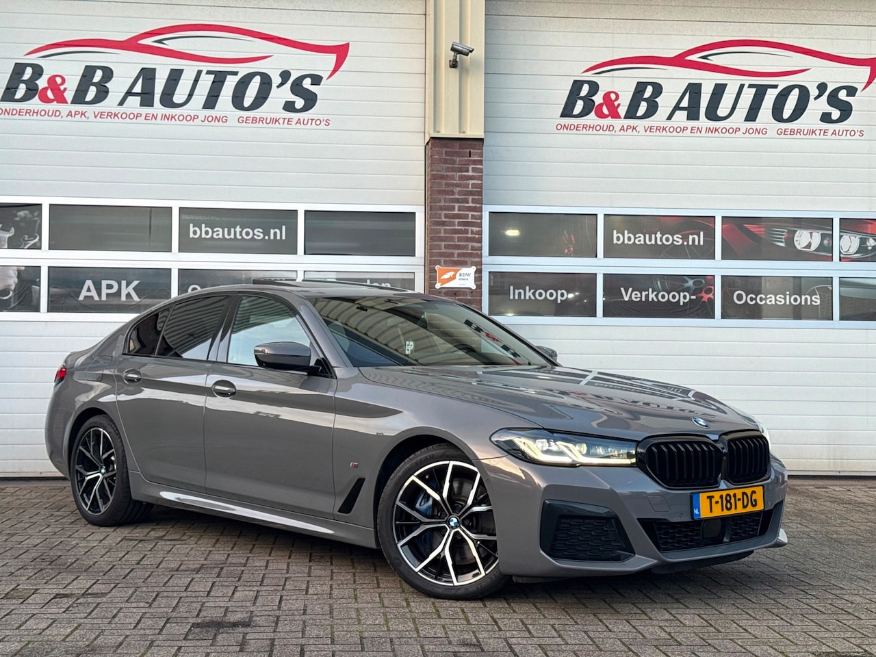 BMW 5-serie - 545e xDrive M Sport Schuifdak Leder Headup Sfeer - AutoWereld.nl