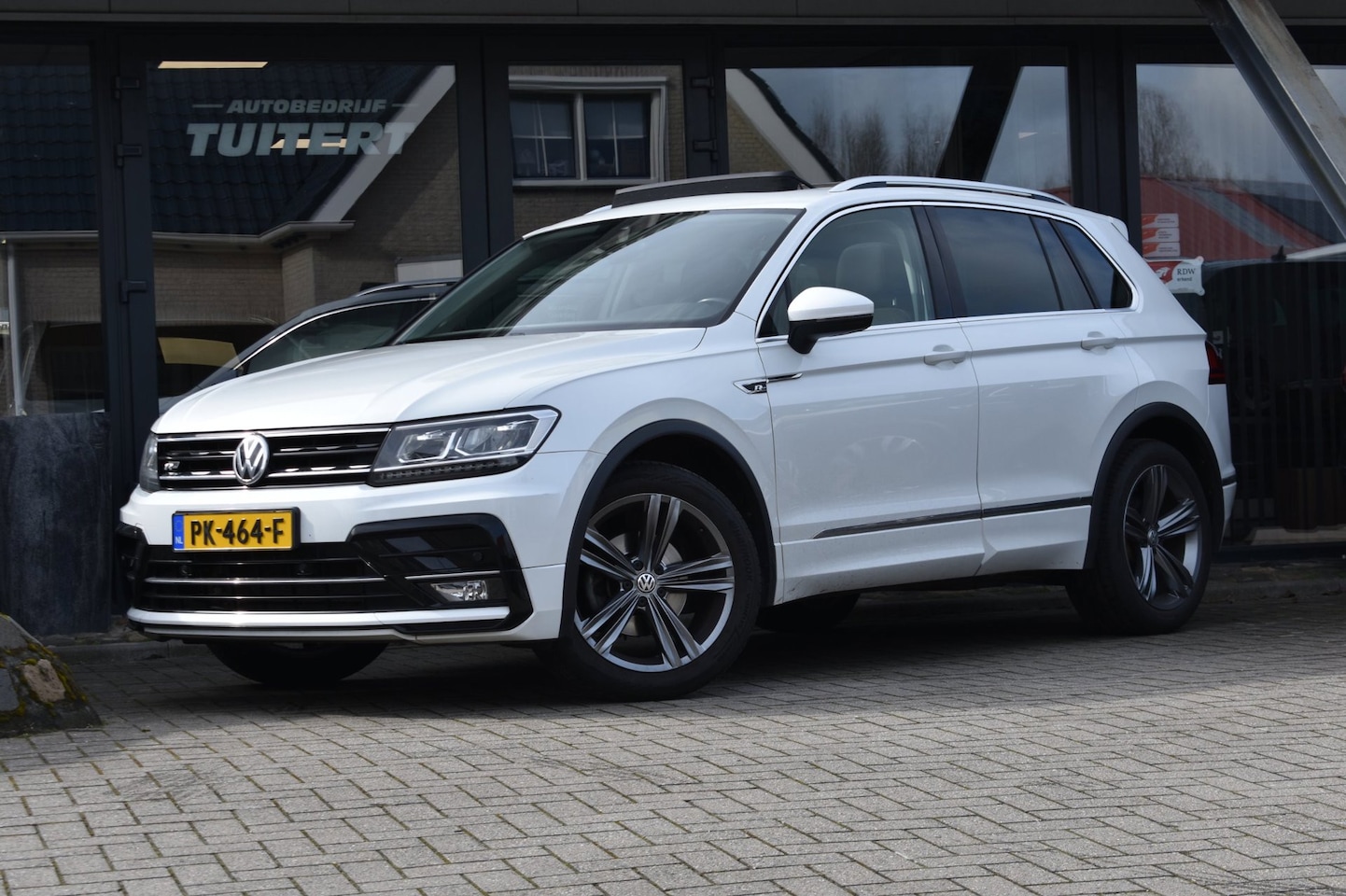 Volkswagen Tiguan - 1.4 TSI ACT R-LINE | VIRTUAL | PANORAMADAK | NAP | STOELVERWARMING | ADAPTIEVE CRUISE CONT - AutoWereld.nl
