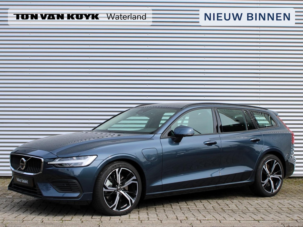 Volvo V60 - 2.0 T6 Plug-in hybrid AWD Core Business Edition / Automaat / 360* camera / 19" velgen / Ha - AutoWereld.nl
