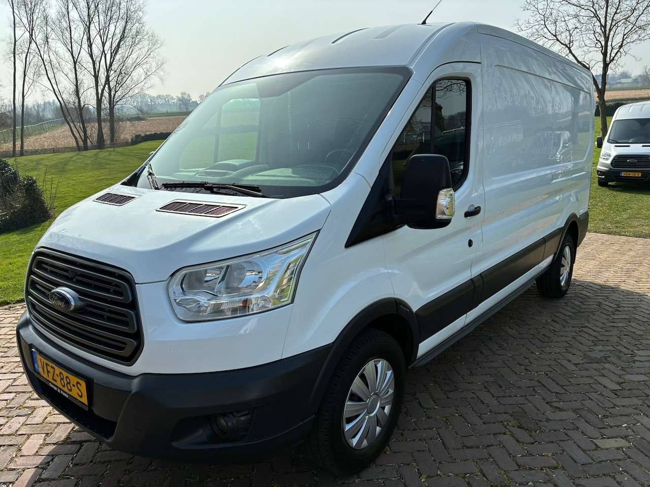 Ford Transit - 330 2.2 TDCI L3H2 Ambiente 330 2.2 TDCI 125pk L3H2 Ambiente - AutoWereld.nl
