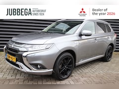 Mitsubishi Outlander - 2.4 PHEV Intense één van de allerlaatste uit deze serie Outlanders Navigatie, stoelverwarm