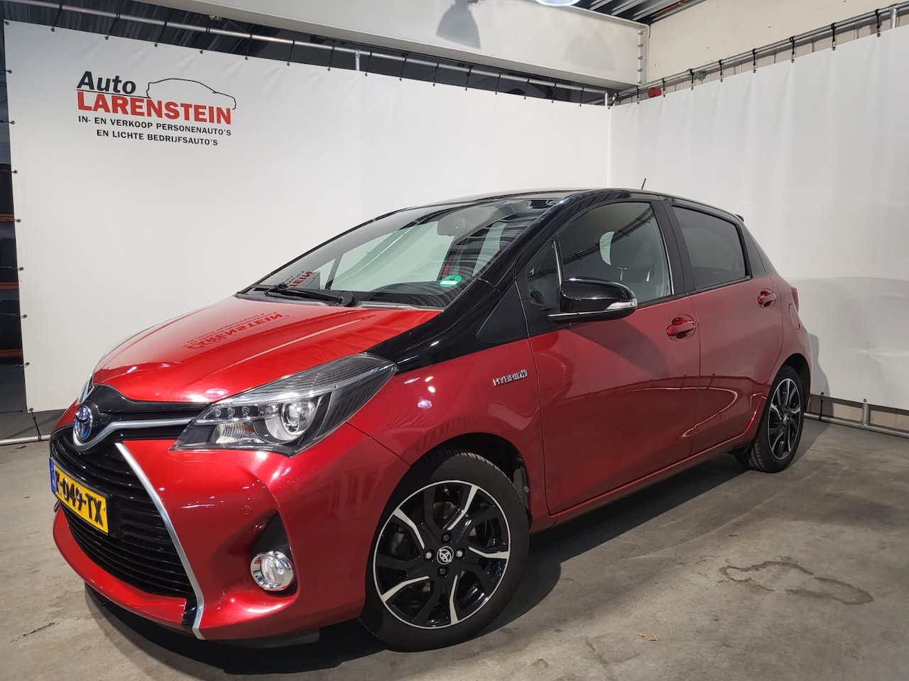 Toyota Yaris - 1.5 Hybrid Bi-Tone Navi / Cruise C./ A.Cam./ Climate C. - AutoWereld.nl
