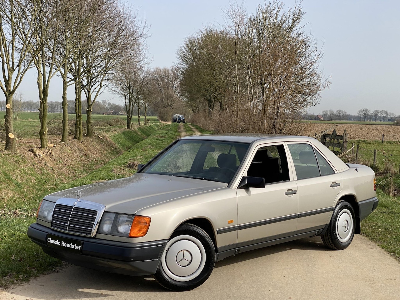 Mercedes-Benz Pullman - 200D W124 1986, TREKHAAK, BEKLEDING - AutoWereld.nl