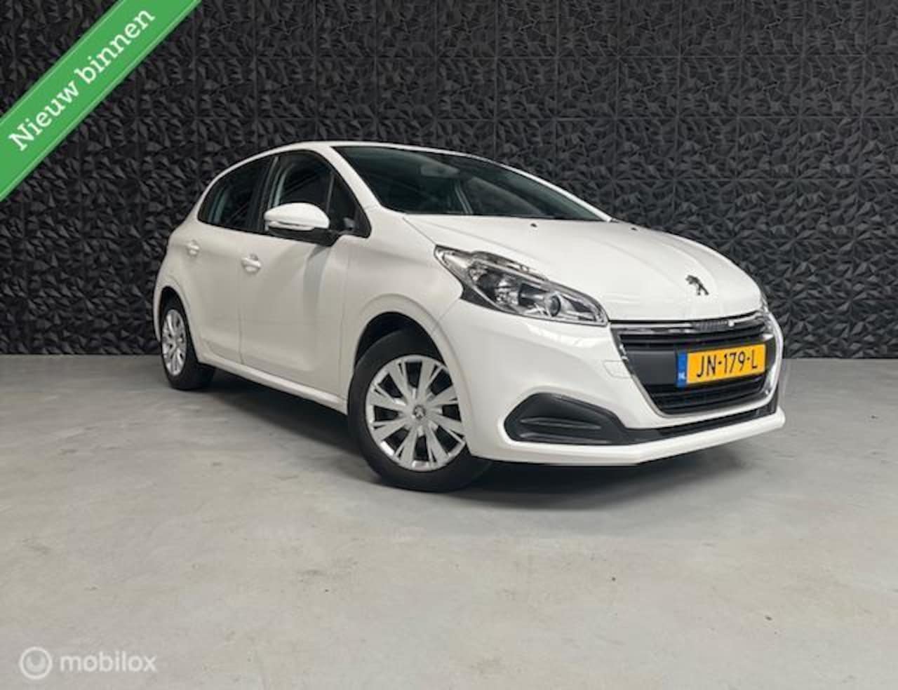 Peugeot 208 - 1.2 PureTech Allure | Camera | Airco | ESP | - AutoWereld.nl