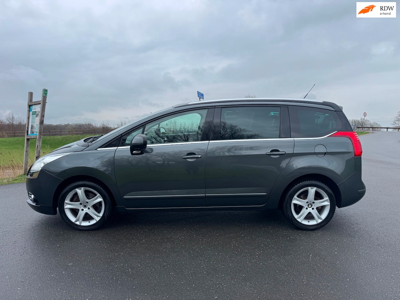 Peugeot 5008 - 1.6 THP Blue Lease Executive 7p. 1.6 THP Blue Lease Executive 7p. - AutoWereld.nl