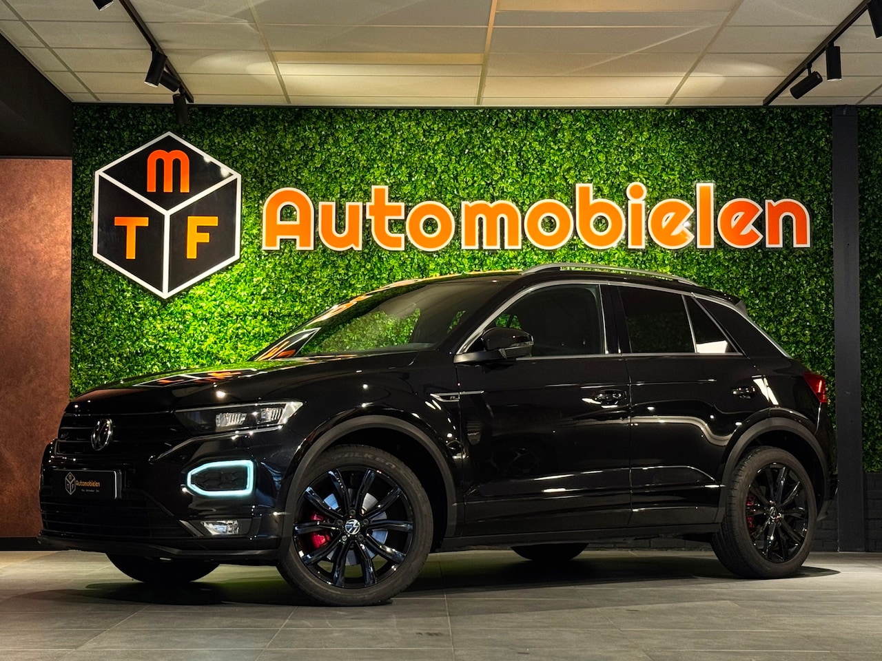 Volkswagen T-Roc - 2.0 TSI R LINE 4MOTION |VIRTUAL|BOMVOL|ACC|BLACKONBLACK - AutoWereld.nl