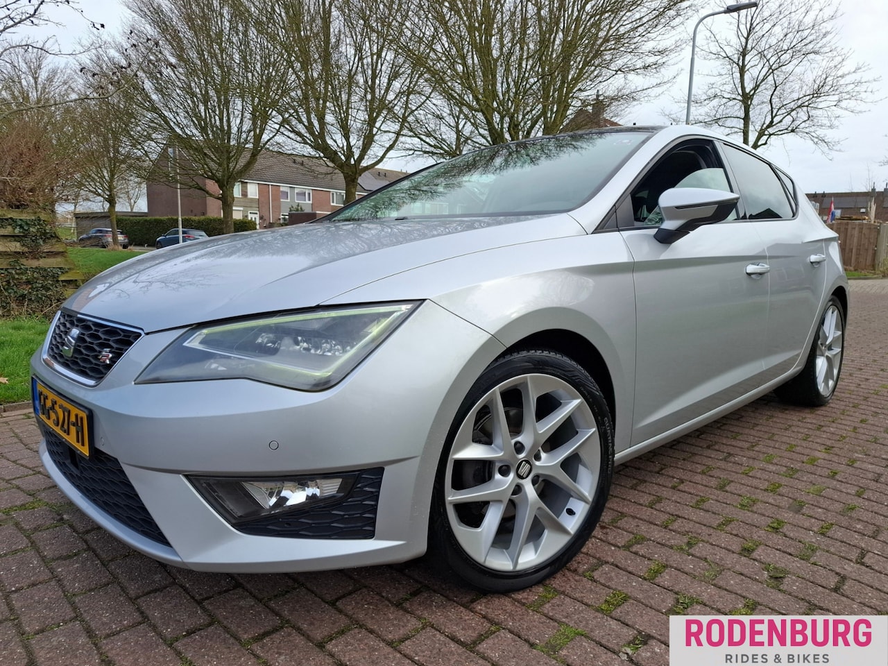 SEAT Leon - 1.4 TSI ACT FR Dynamic 2015 Pano+Adaptive - AutoWereld.nl