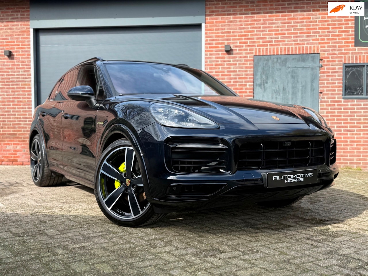 Porsche Cayenne - 3.0 E-Hybrid l Bomvol l PDLS l Sport Chrono l Sport Design l Massagestoelen l Akrapovic - AutoWereld.nl