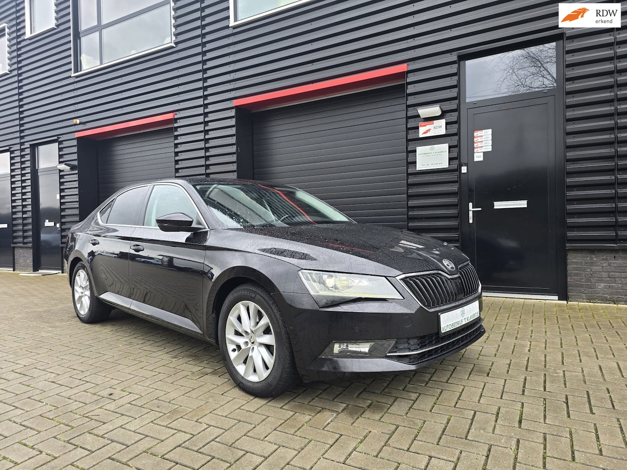 Skoda Superb - 2.0 TDI Style Business LIMOUSINE | AUTOMAAT | NAVI | XENON-LED || BOM VOL! - AutoWereld.nl