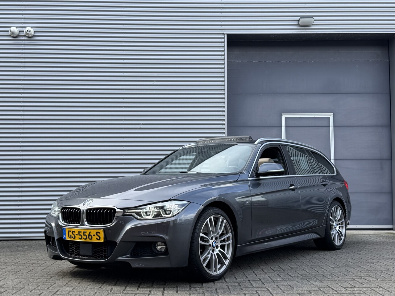 BMW 3-serie Touring - 330i xDrive M Sport I Aut. I Leder I Navi I Pano.dak I ACC I HUD - AutoWereld.nl