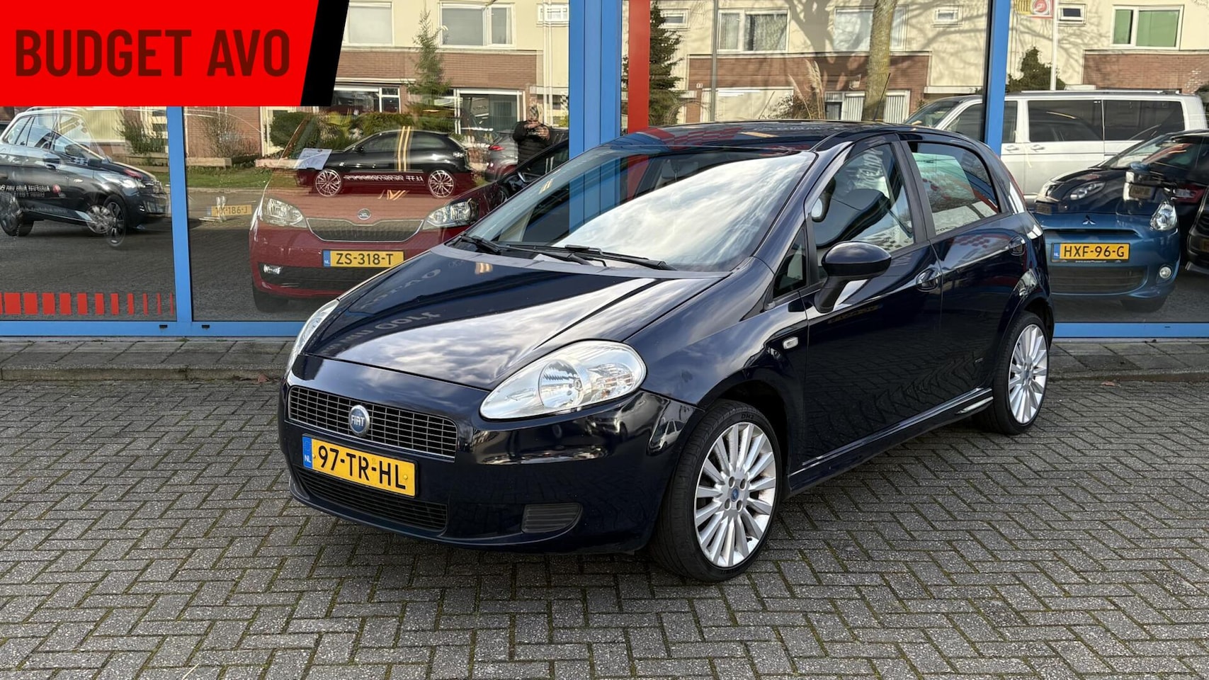 Fiat Grande Punto - 1.4-16V Airco !!! LEER!!! Trekhaak !!! dikke uitvoering - AutoWereld.nl