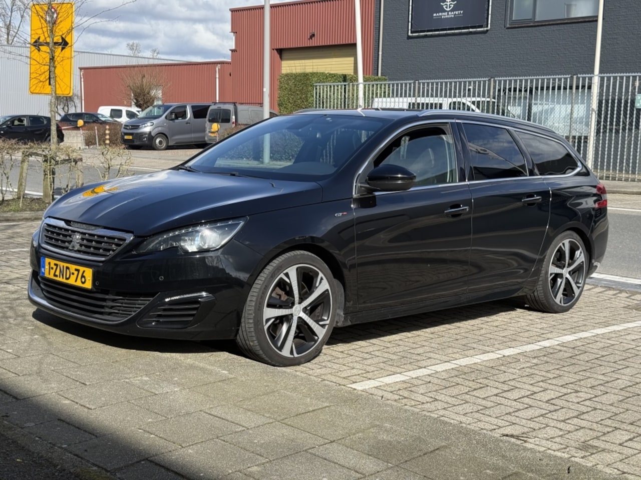 Peugeot 308 SW - 2.0 BlueHDI GT 180PK Automaat Pano KeyLess EURO6 - AutoWereld.nl