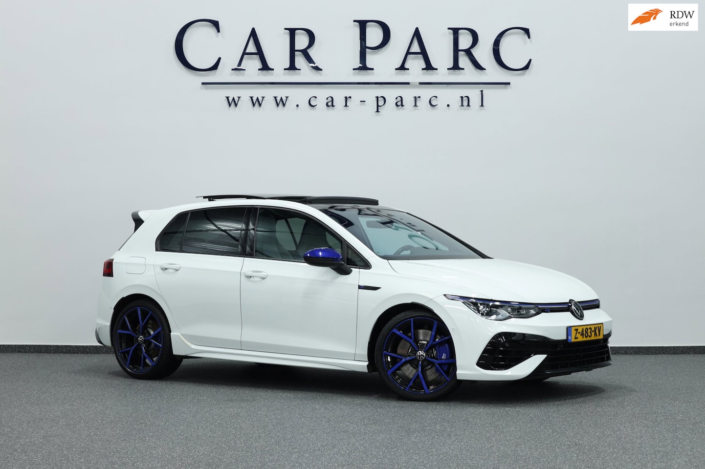 Volkswagen Golf - 2.0 TSI R 4Motion 333+PK 20 Years Edition AKRAPOVIC/IQ+LED/VIRTUAL/PANO/ALCANTARA+S.VERWAR - AutoWereld.nl