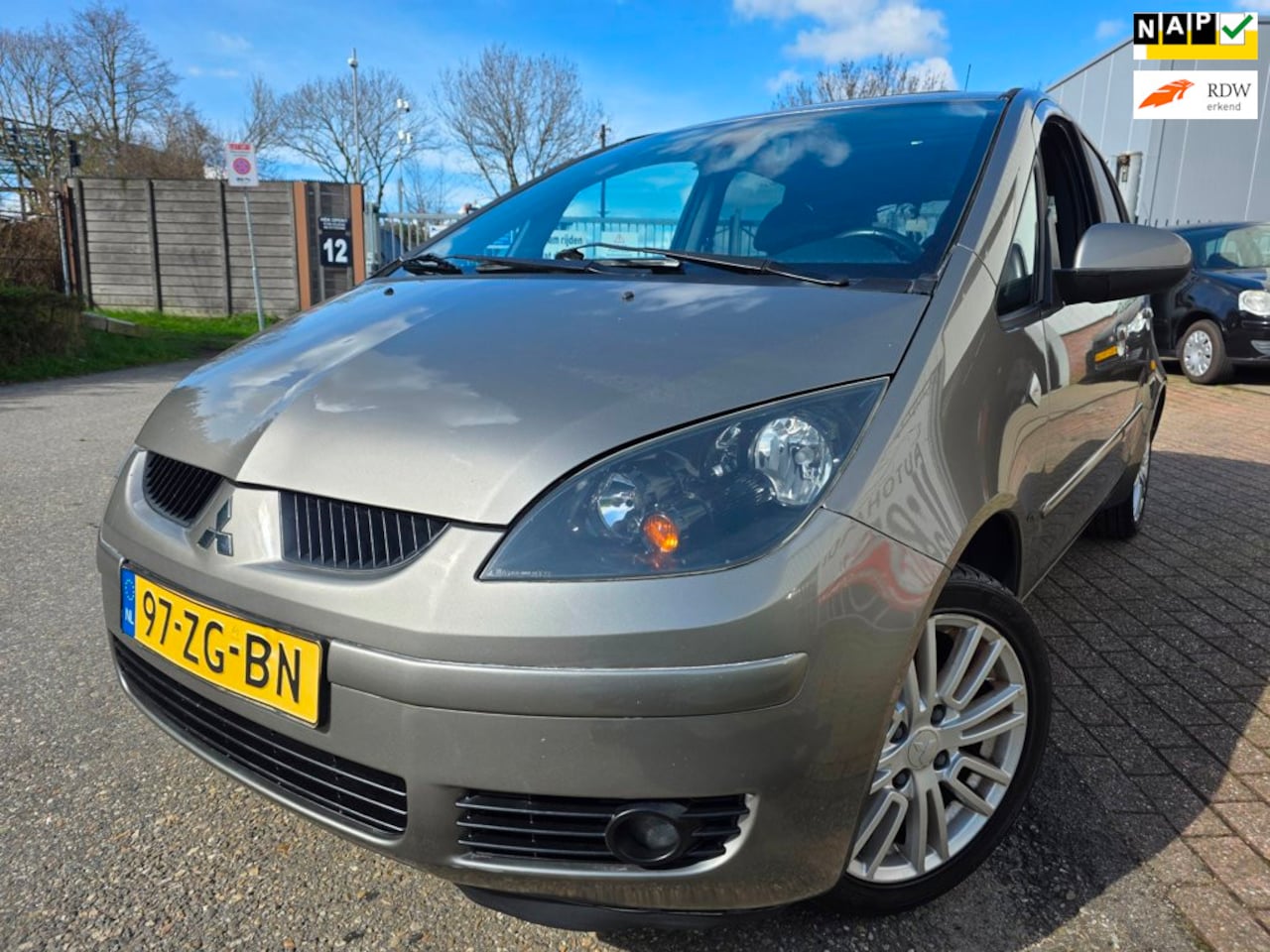 Mitsubishi Colt - 1.5 Sky 1.5 Sky - AutoWereld.nl