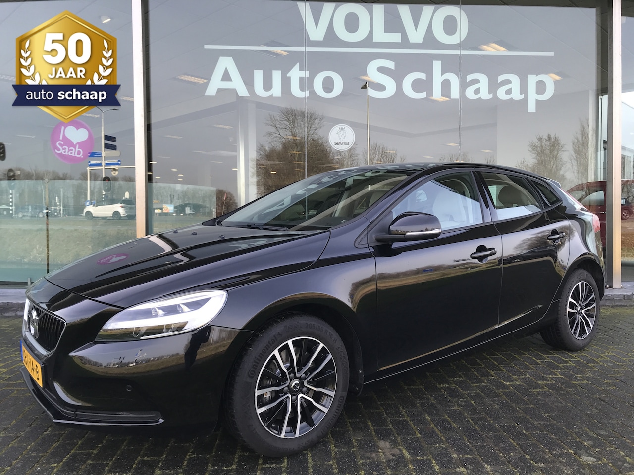 Volvo V40 - 2.0 D2 Nordic+ Automaat | Rijklaar incl 12 mnd Bovag | Euro6 Trekhaak Adaptieve cruise BLI - AutoWereld.nl