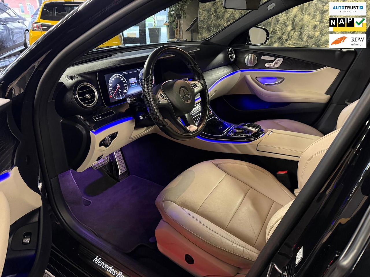 Mercedes-Benz E-klasse - 200-Pano-Headup-soft-360 Cam-Elc Stoelen-Nap - AutoWereld.nl