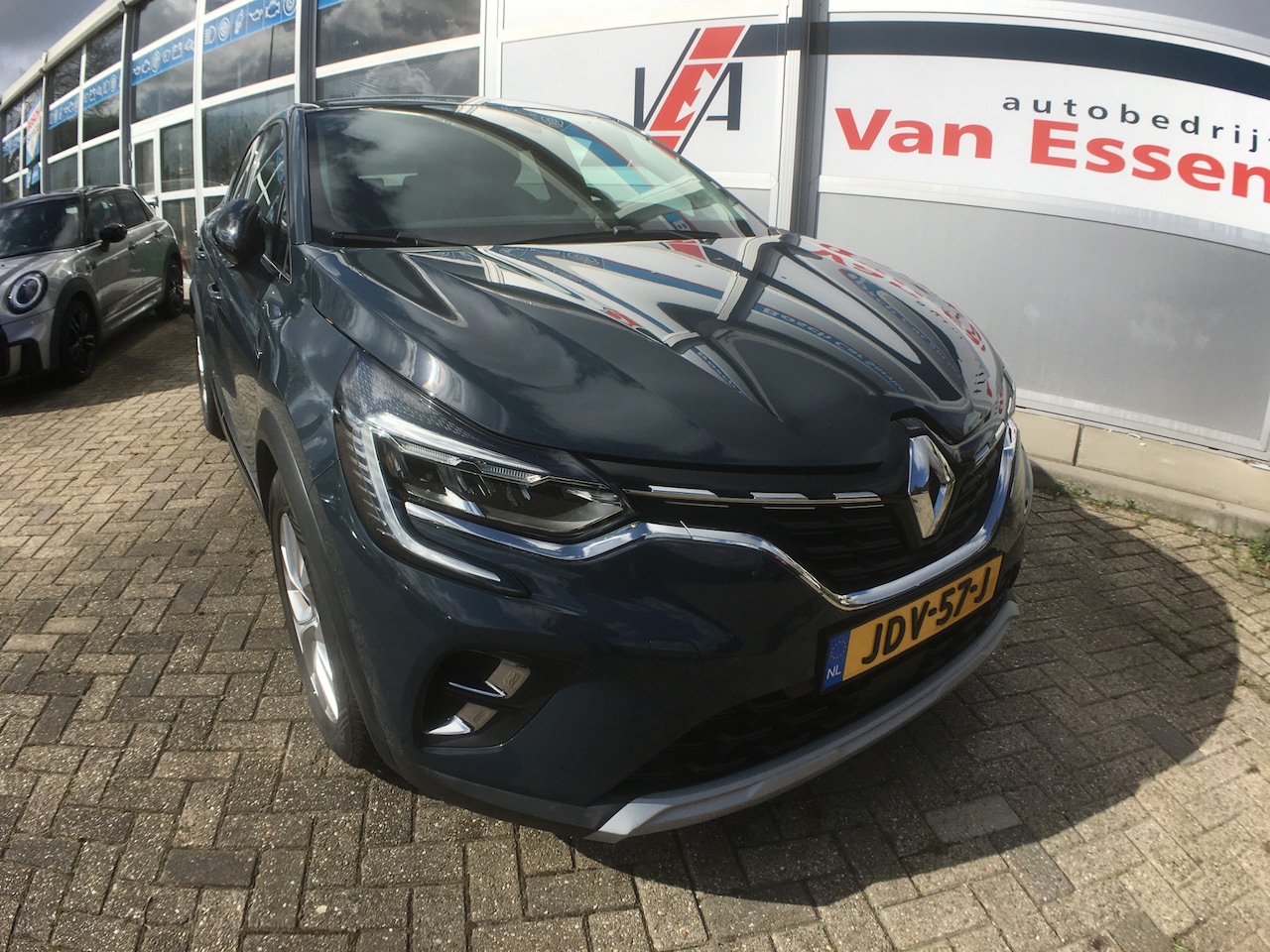 Renault Captur - 1.6 E-Tech Hybrid 145 Zen Carplay, Automaat, lane departure, half leder incl garantie - AutoWereld.nl