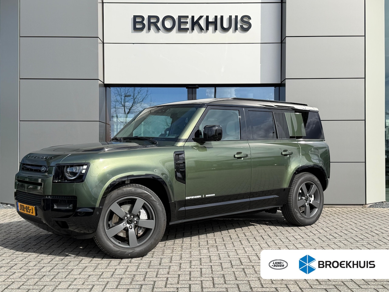 Land Rover Defender 110 - P300e X-Dynamic HSE | Pano | El. trekhaak | Koelbox | Black Pack | Cold Climate | Alcantar - AutoWereld.nl