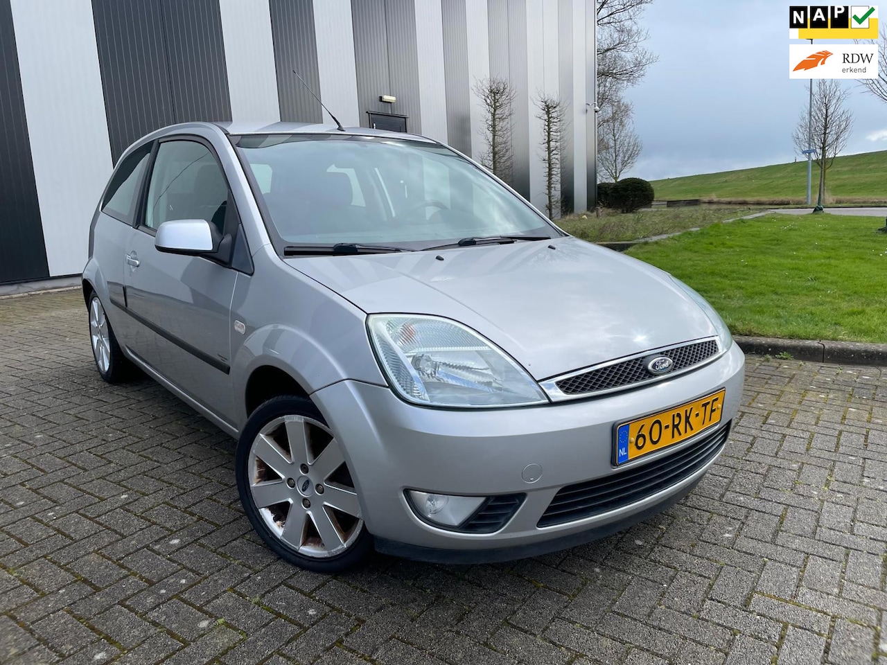 Ford Fiesta - 1.4-16V Futura Nw APK-Airco-Lmv-Elekpakket - AutoWereld.nl