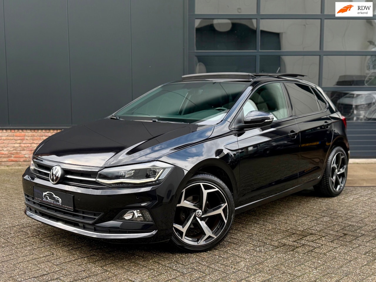 Volkswagen Polo - 1.0 TSI Highline NAP Navi/17inch/Pano/Led - AutoWereld.nl
