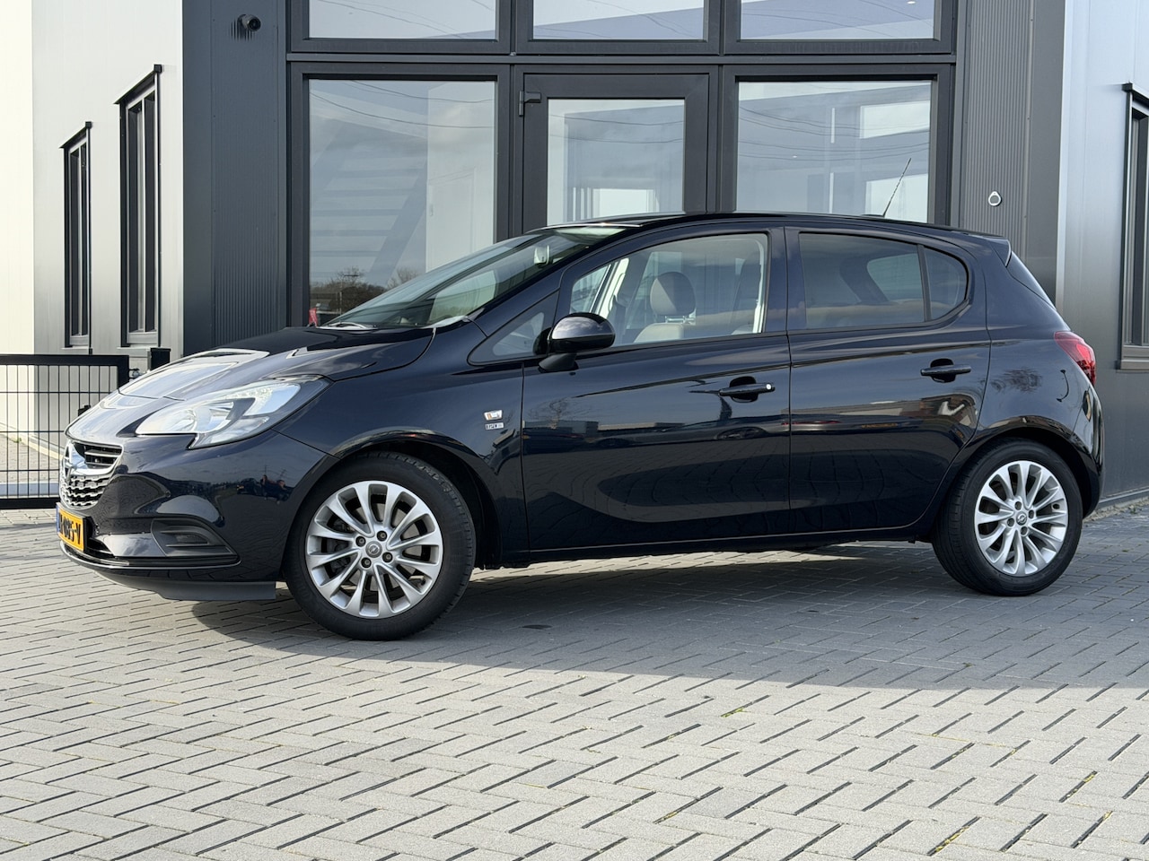 Opel Corsa - 1.0 Turbo 120 Jaar Edition Clima | Cruise | Ver. stuur & stoelen | Trekhaak - AutoWereld.nl