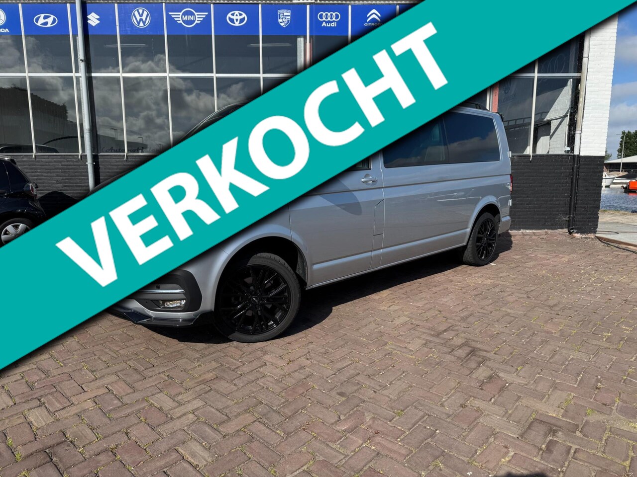 Volkswagen Transporter - 2.0 TDI L2H1 30 DC Bulli **CAMERA + CRUISE + CARPLAY** - AutoWereld.nl