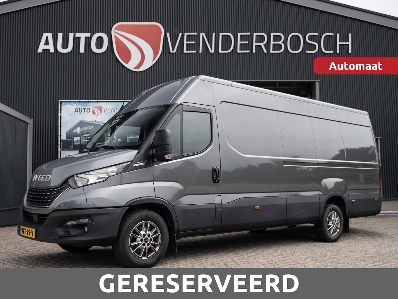 Iveco Daily - 35S18 3.0 L4H2 180pk | Automaat | Apple CarPlay | Camera | Trekhaak 3.500 kg - AutoWereld.nl