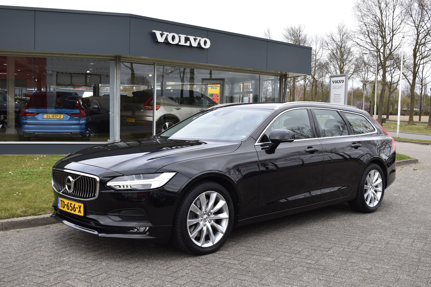Volvo V90 - T4 190PK Automaat Momentum | ACC | BLIS | Leder | Stuurverwarming | Elektr. stoel | Stoelv - AutoWereld.nl