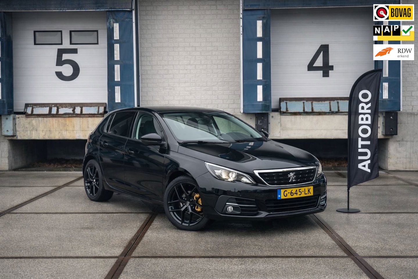 Peugeot 308 - 1.2 PureTech Blue Lease Executive 1.2 PureTech Blue Lease Executive (PANO+CarPlay+SPORT Uitvoering) - AutoWereld.nl