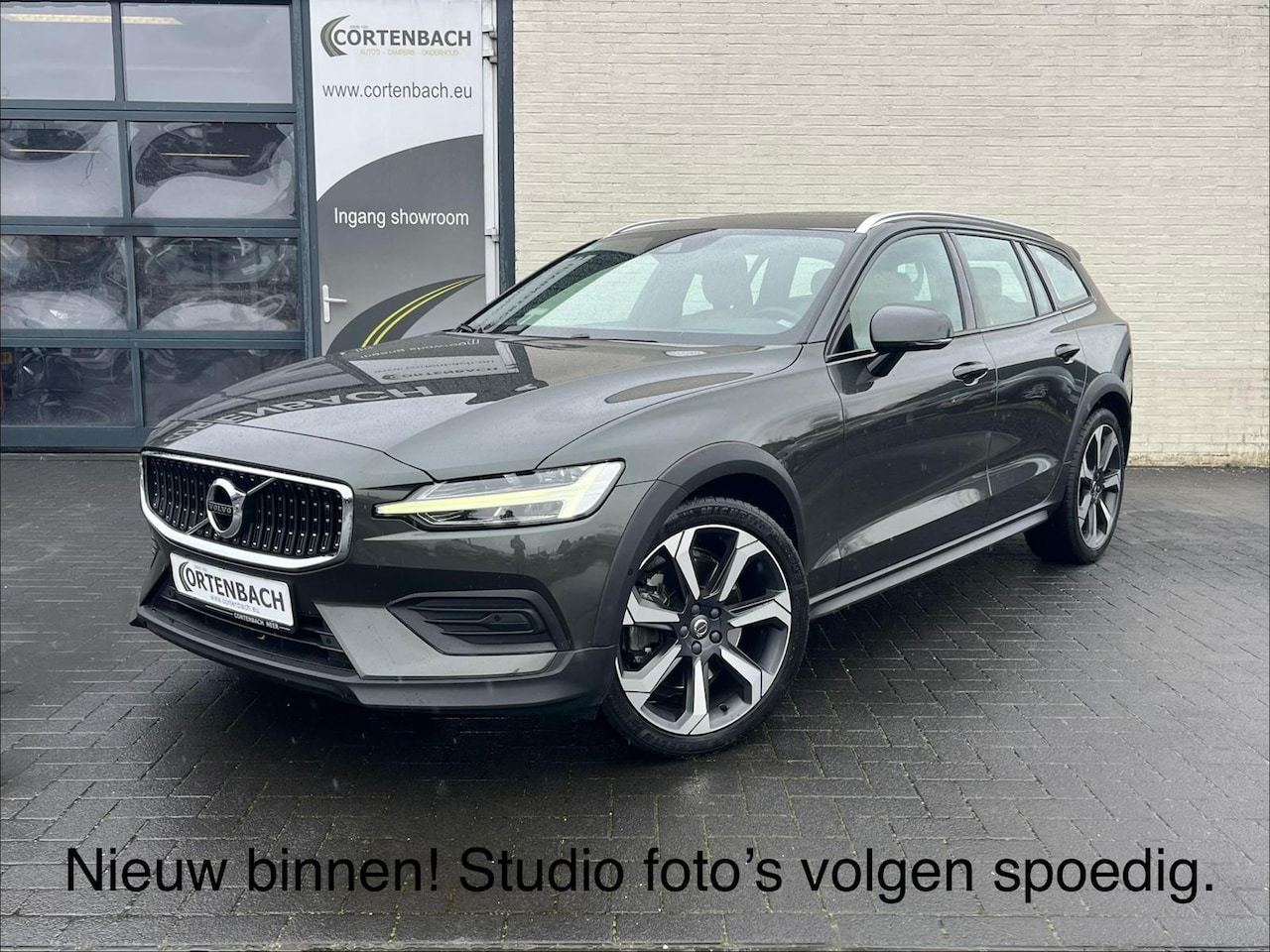 Volvo V60 Cross Country - 2.0 T5 AWD Pro | Panorama dak | Adaptieve cruise | Zwenkbare trekhaak | Harman Kardon | 20 - AutoWereld.nl