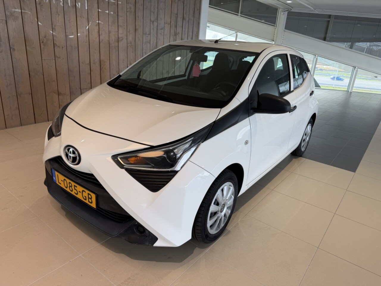 Toyota Aygo - 1.0 VVT-i x-fun 1.0 VVT-i x-fun - AutoWereld.nl