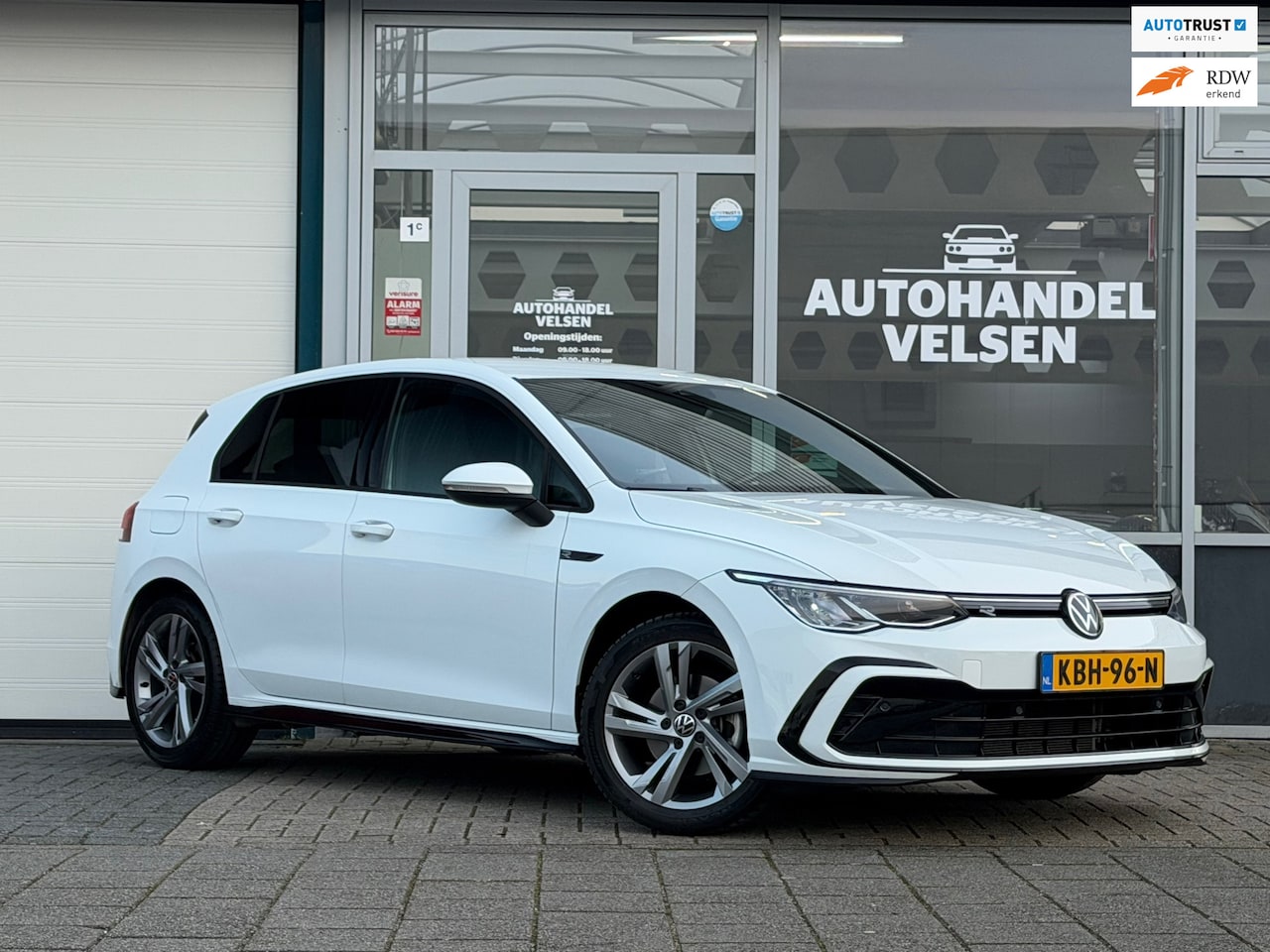 Volkswagen Golf - 1.5 eTSI R-Line Automaat Led - AutoWereld.nl