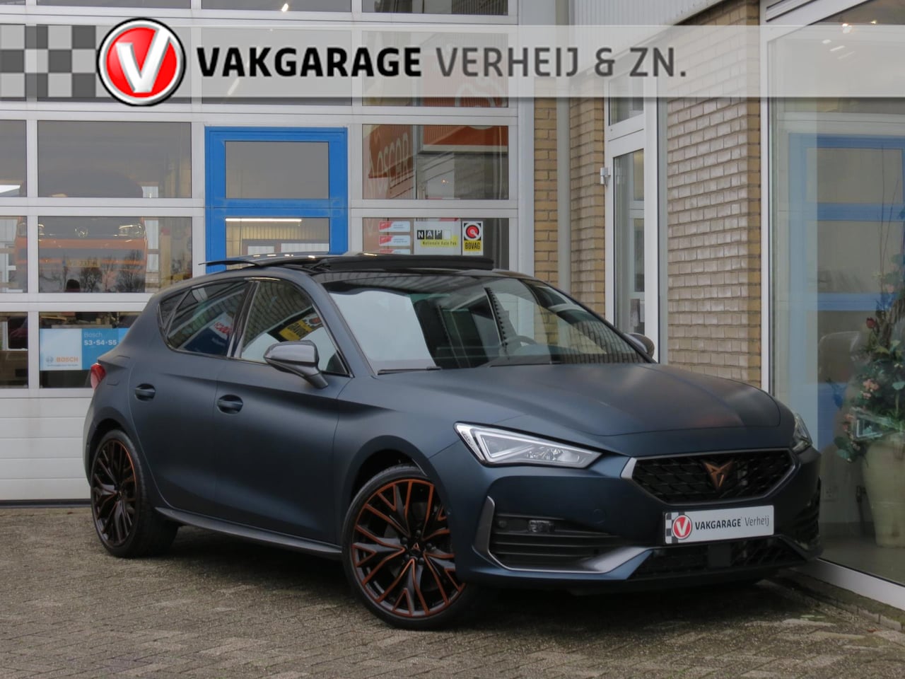 CUPRA Leon - 1.4 e-Hybrid 245 VZ Copper Edition Pano|Elec. Stoel|Vol Leder|Camera|Ad. Cruise|Clima|LED| - AutoWereld.nl