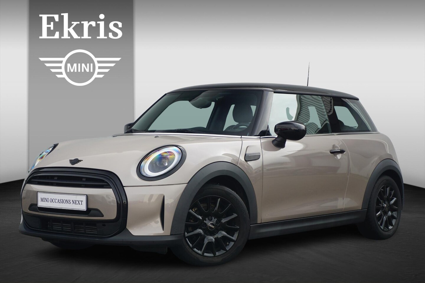 MINI Cooper - 3-deurs Business Edition |Navigatiesysteem | Voorruitverwarming | Sportstoelen | Parkeerse - AutoWereld.nl