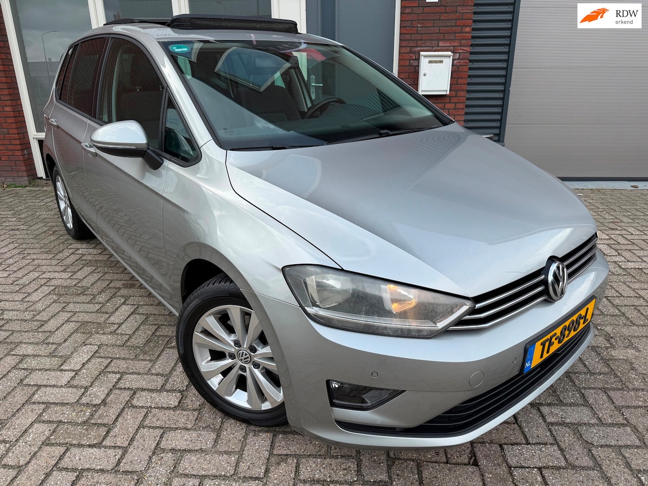 Volkswagen Golf Sportsvan - 1.4 TSI Highline / Pano / Navi / PDC / Clima / DSG / Cruise - AutoWereld.nl
