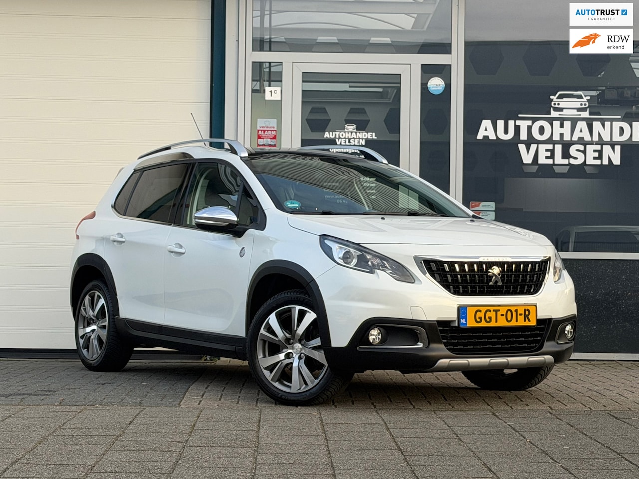 Peugeot 2008 - 1.2 PureTech Active Automaat Navi Pano - AutoWereld.nl