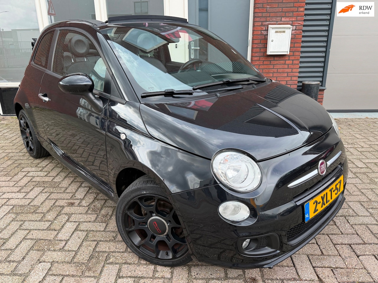 Fiat 500 C - 0.9 TwinAir Lounge / Leder / PDC / Airco / Carplay - AutoWereld.nl