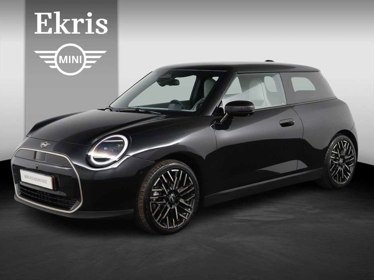 MINI Cooper - Mini E Favoured L 40.7 kWh | HUD | dec. ''24 - AutoWereld.nl