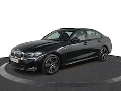 BMW 3-serie - 330e | M Sportpakket | elektrisch glazen schuif-/kanteldak | achteruitrijcamera | Trekhaak