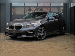 BMW 1-serie - 118i Executive Edition Apple Carplay, M sport wielen
