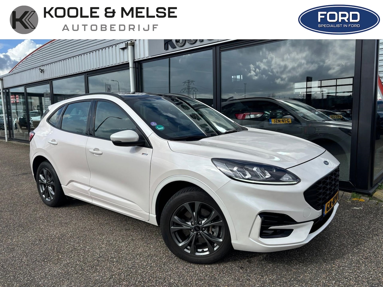 Ford Kuga - 2.5 PHEV e-CVT 225pk ST-Line, winterpakket, trekhaak - AutoWereld.nl