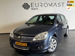Opel Astra - 1.6 Cosmo Navi Airco Stoelverwarming 5d Nieuwe Apk