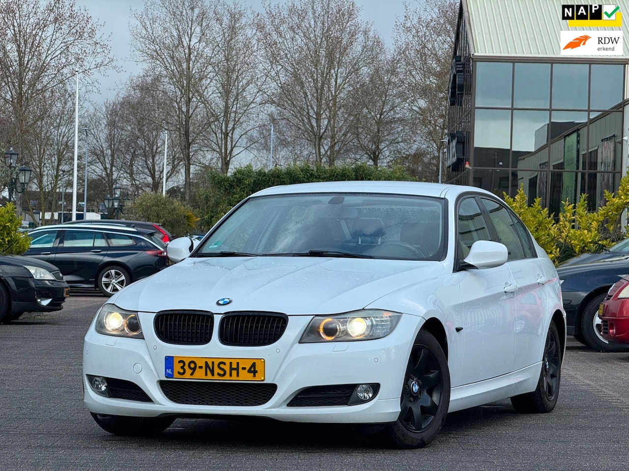 BMW 3-serie - 320d Efficient Dynamics Edition Business Line | Leder sportstoelen | Xenon | Parkeersensor - AutoWereld.nl