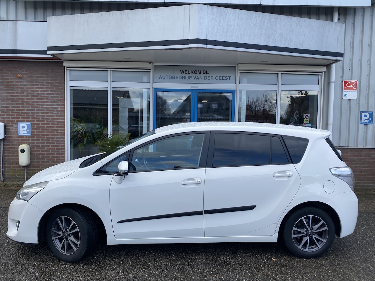 Toyota Verso - 1.8 VVT-i Aspiration Automaat Trekhaak - AutoWereld.nl