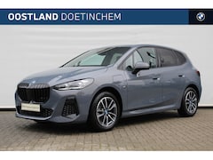 BMW 2-serie Active Tourer - 225e xDrive M Sport Automaat / Trekhaak / Sportstoelen / Achteruitrijcamera / Comfort Acce
