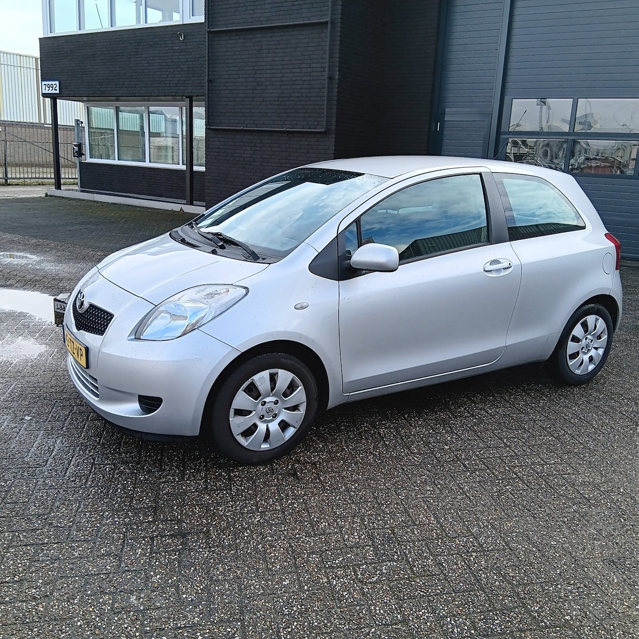 Toyota Yaris - 1.3 VVTi Sol MMT Automaat - AutoWereld.nl